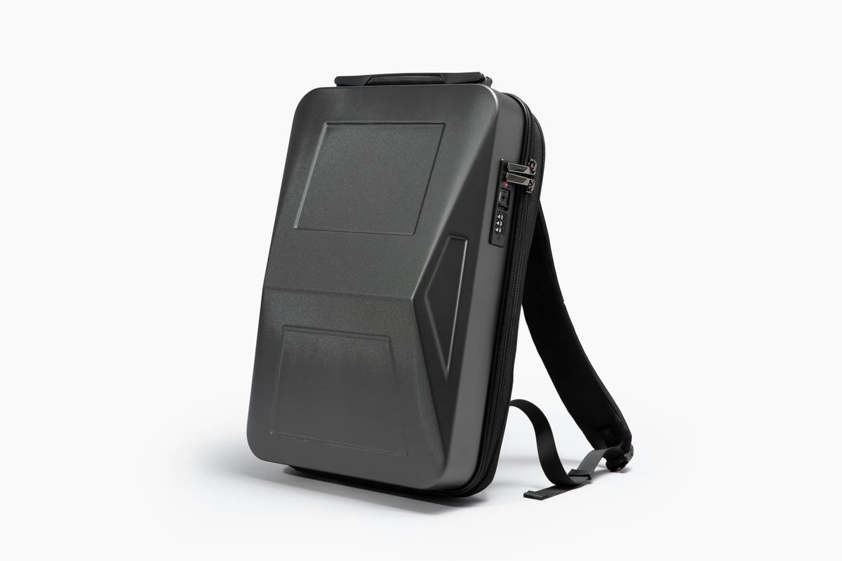 Scratched and cracked jetsetter hard case bag showing structural weakness after airport handling